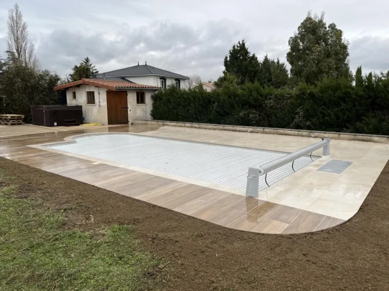 Rénovation d'une plage piscine à Tartaras, Mornant, Hugot Paysage