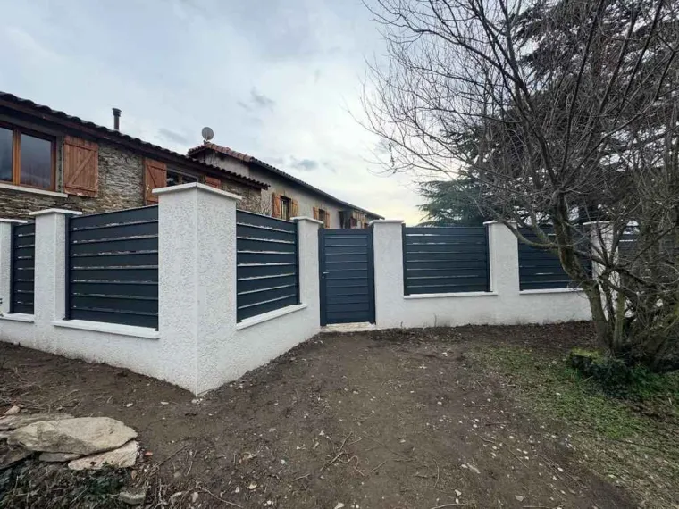 Réfection de clôture de maison à Trèves : valoriser son extérieur en toute sécurité, Mornant, Hugot Paysage