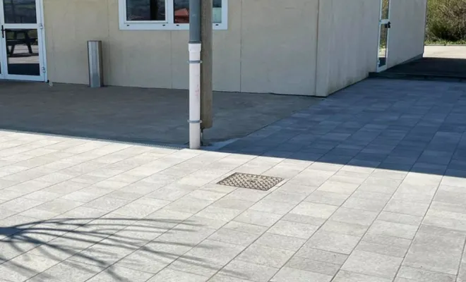 Réalisation d'une terrasse en pavé béton Navarre finition brut à Mornant