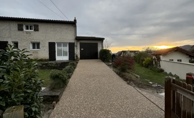 Réalisation d’une allée carrossable en béton désactivé à Lorette, Mornant, Hugot Paysage