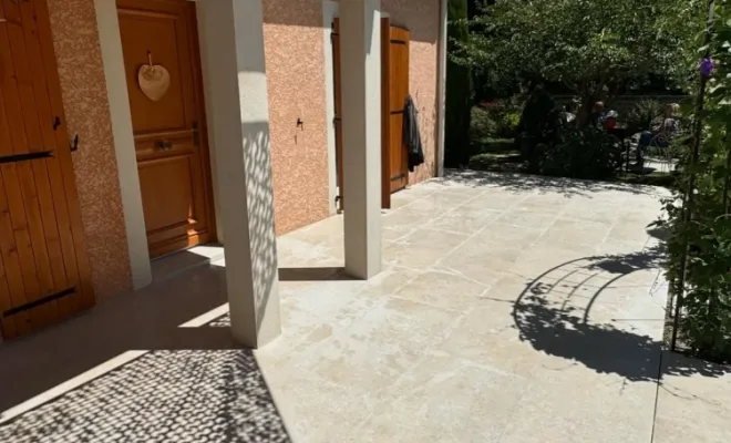 Réfection d’une terrasse en dalle grès cérame « astrum ivory » 60x120 à Mornant, Mornant, Hugot Paysage