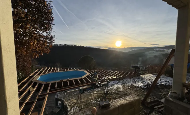 Réalisation d’une terrasse en bois sur la commune de Sorbier , Mornant, Hugot Paysage