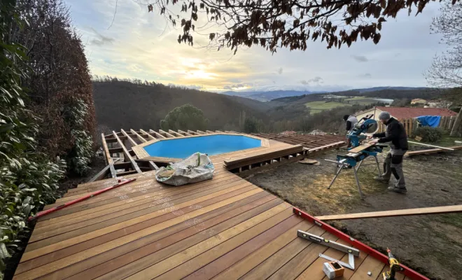 Réalisation d’une terrasse en bois sur la commune de Sorbier , Mornant, Hugot Paysage