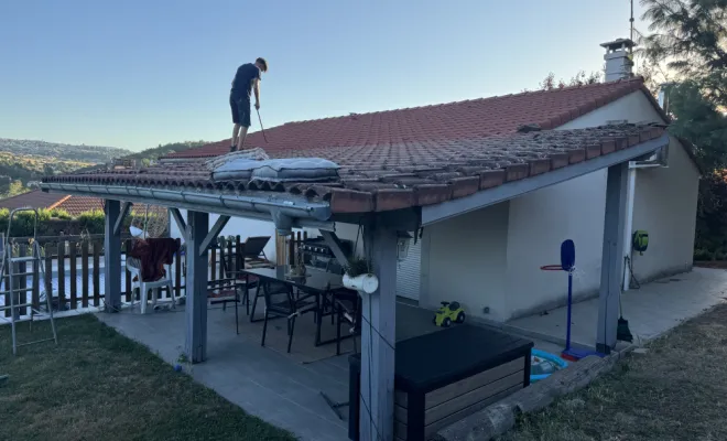 Pose d’une pergola bioclimatique sur la commune de Lorette, Mornant, Hugot Paysage